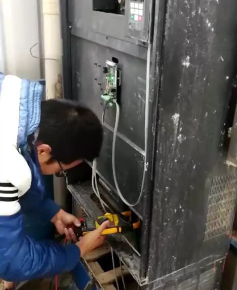 我们工厂一个很牛的电工 现在终于被老板开除了 维修工 网易订阅